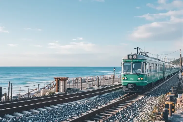镰仓海岸的复古电车-老湿影院旅拍手记